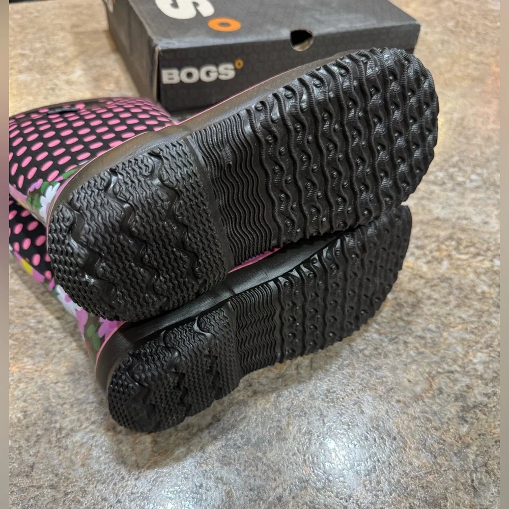 New BOGS Kids Winter Boots – Flower Dots – Size 4 (Big Kid)